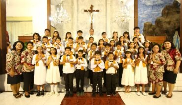 Penerimaan komuni pertama di gereja Maria Marganingsih Kalasan