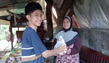 Pengajaran di luar kelas dengan mengenal sesama dan berbagi berkat