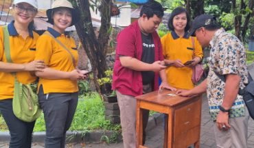 030 Maria Marganingsih Krajan: Bertugas di Gereja dengan Suka Cita