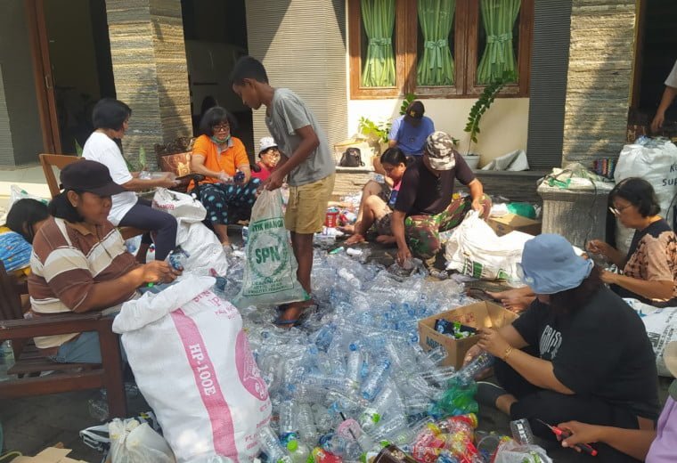 001 St. Bernadette Sukoharjo: Guyup Rukun Pemilahan Daur Ulang Sampah