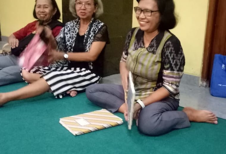 001 St. Bernadette Sukoharjo: Kegiatan Keuangan Lingkungan Minggu Kedua Juni 2024