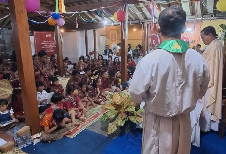 310 St. Antonius Padua Berbah: Pesta Nama Lingkungan