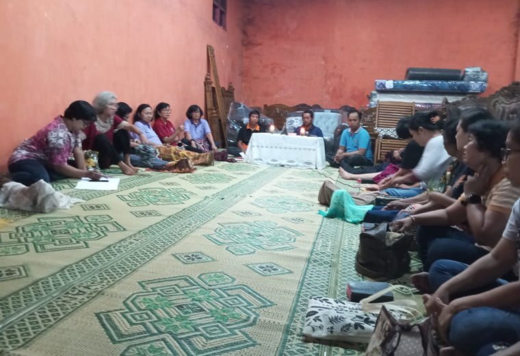 001 St. Bernadette Sukoharjo: Pertemuan dan Sembahyangan Rutin Minggu Pertama