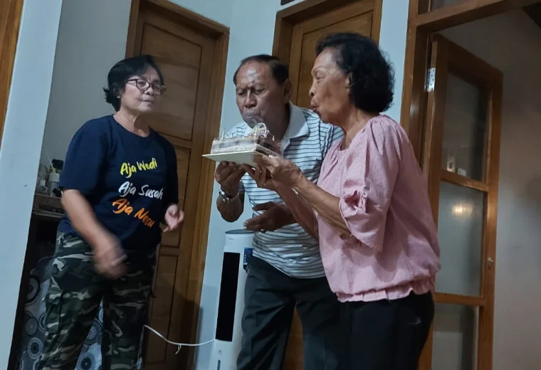415 St. Theresia Tegalsari: Devosi Rosario dan Kebahagiaan Ulang Tahun Perkawinan