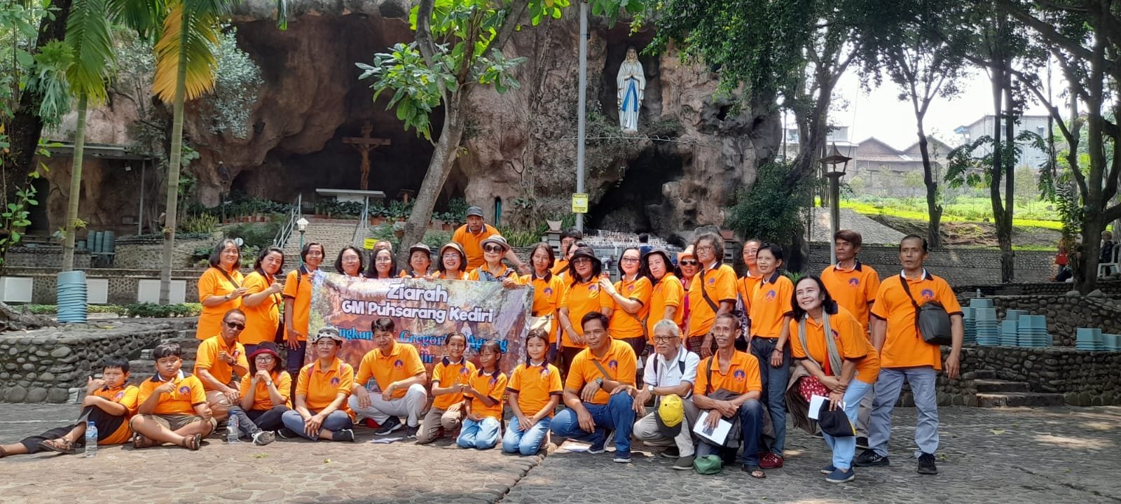 0311 Gregorius Agung Kaliajir: Sukacita Umat LGAK dalam Ziarek Ke Puhsarang Kediri