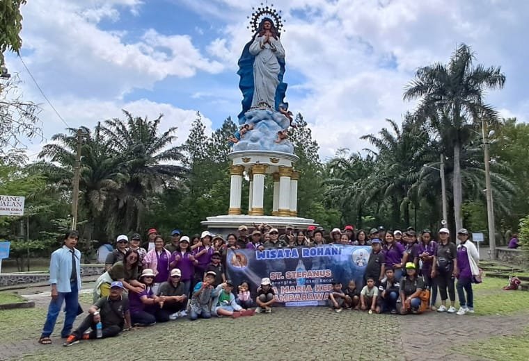 056 St. Stefanus Karanglo: Ziarah : Bertumbuh Bersama Dalam iman