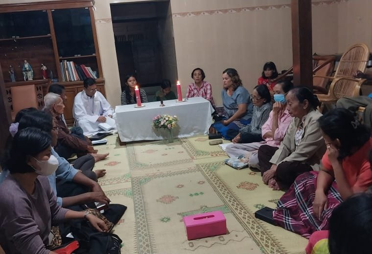 413 St. Yusup Tegalbojan: Ibadah Rutin dan Memule Ibu Christina Suprapti Marto Pratisto