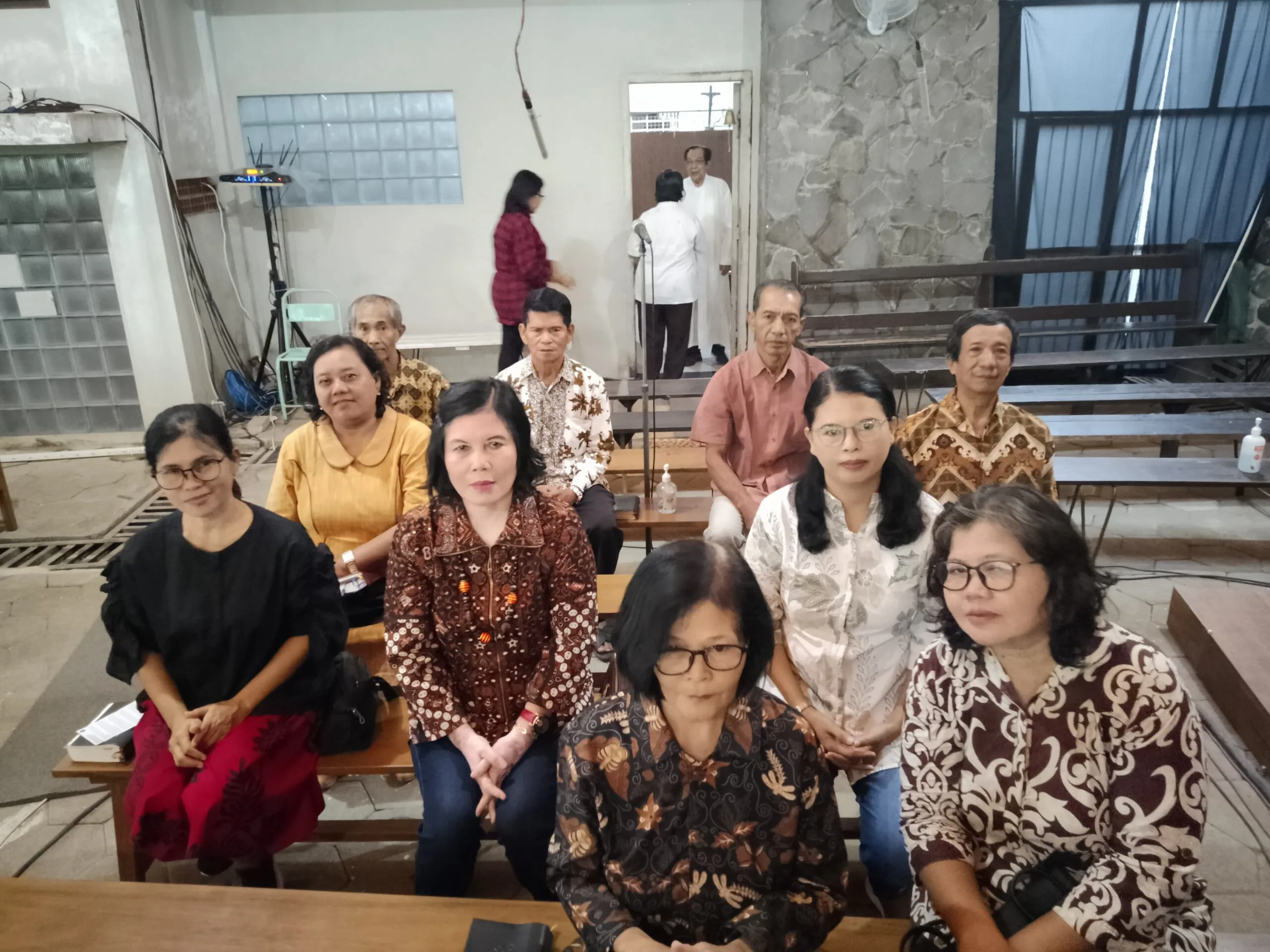 041 St. Bartolomeus Brintikan: Tugas Koor Misa Harian Senin Pagi