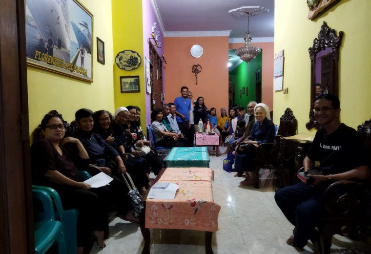 030 Maria Marganingsih Krajan: Nguri-Uri Budaya Jawa Melalui Rosario Berbahasa Jawa