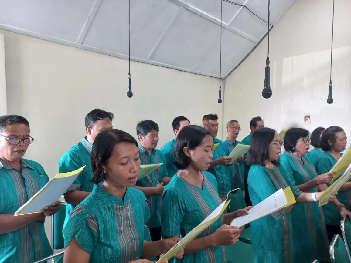 0311 Lingkungan Gregorius Agung Kaliajir: Tugas Koor Membantu Umat Mempersiapkan Hati dalam Misa