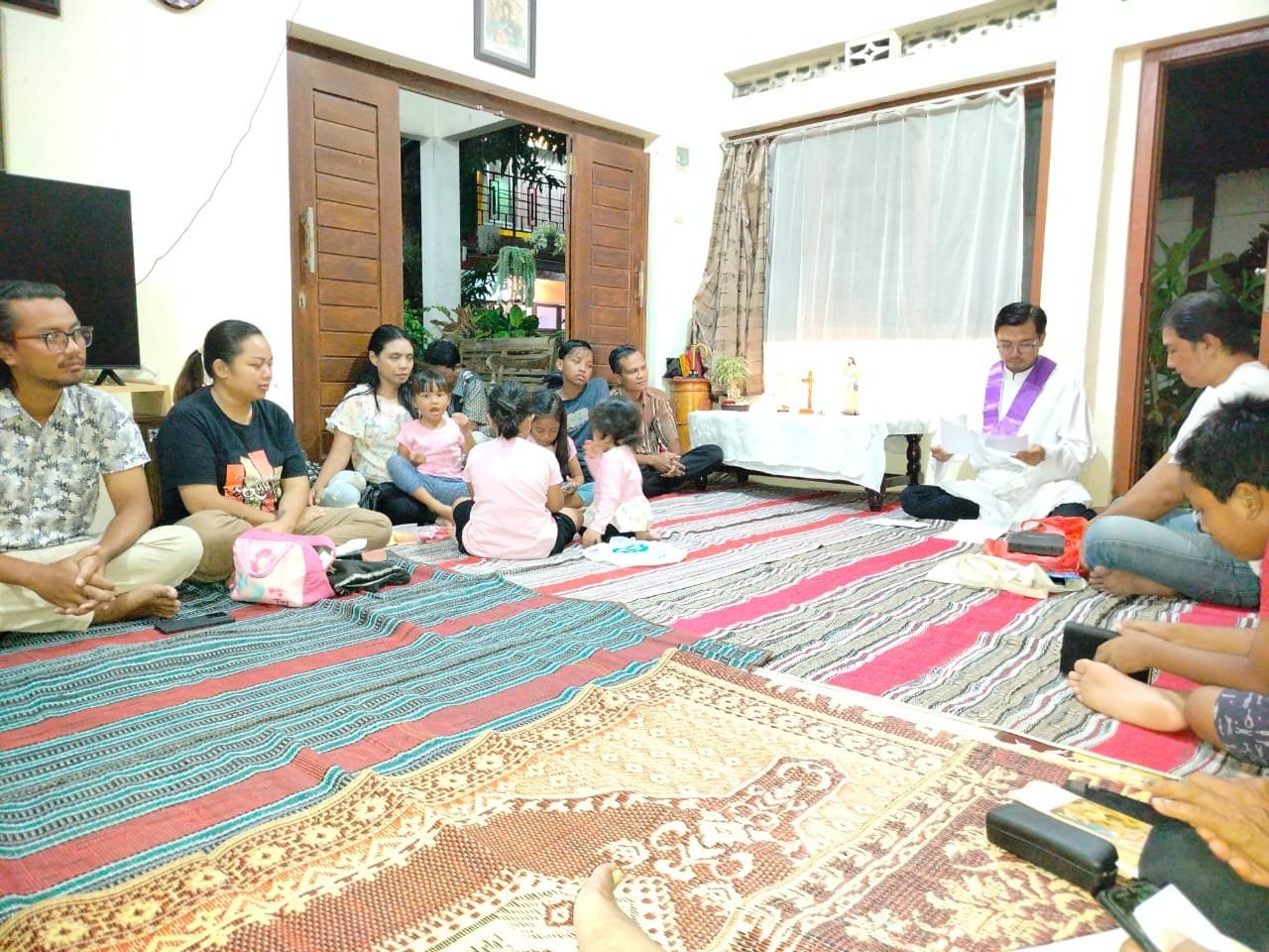 041 St. Bartolomeus Brintikan: Ibadat Lingkungan dan Sosialisasi Pengelolaan Dana Sosial Paroki