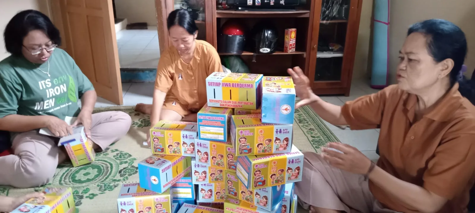 0311 Lingkungan Gregorius Agung Kaliajir: Berbagi Kasih dan Kepedulian kepada Sesama melalui Kotak dan Amplop APP