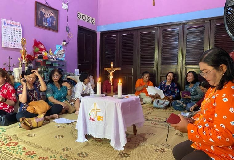044 St. Petrus Damianus Taman Selatan: Kegiatan Rutin Ibu-Ibu Wilayah Agatha : Senyum Ceria Emak-Emak Agatha