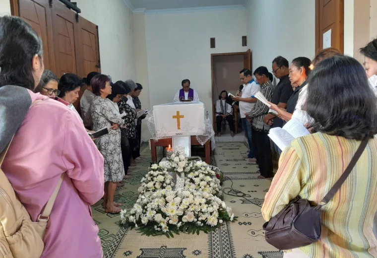 011 Brayat Minulyo Kadirojo II: Pemberkatan Jenazah