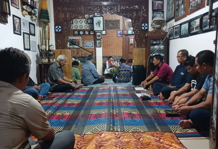 011 Brayat Minulyo Kadirojo II: Sembahyangan Malam Jumat