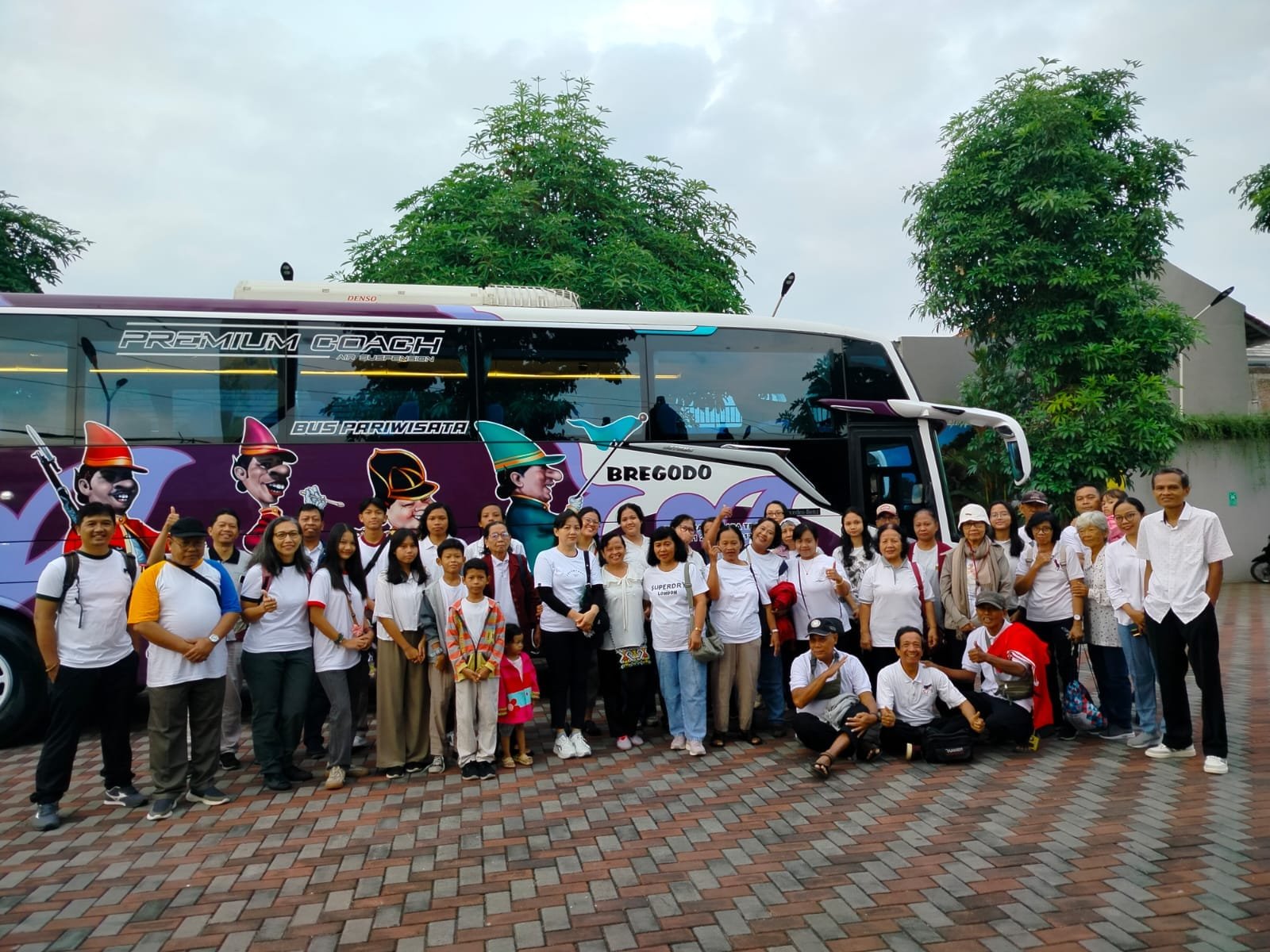 041 St. Bartolomeus Brintikan: Ziarek Lingkungan ke Goa Maria Kaliori dan Pantai Dewa Ruci