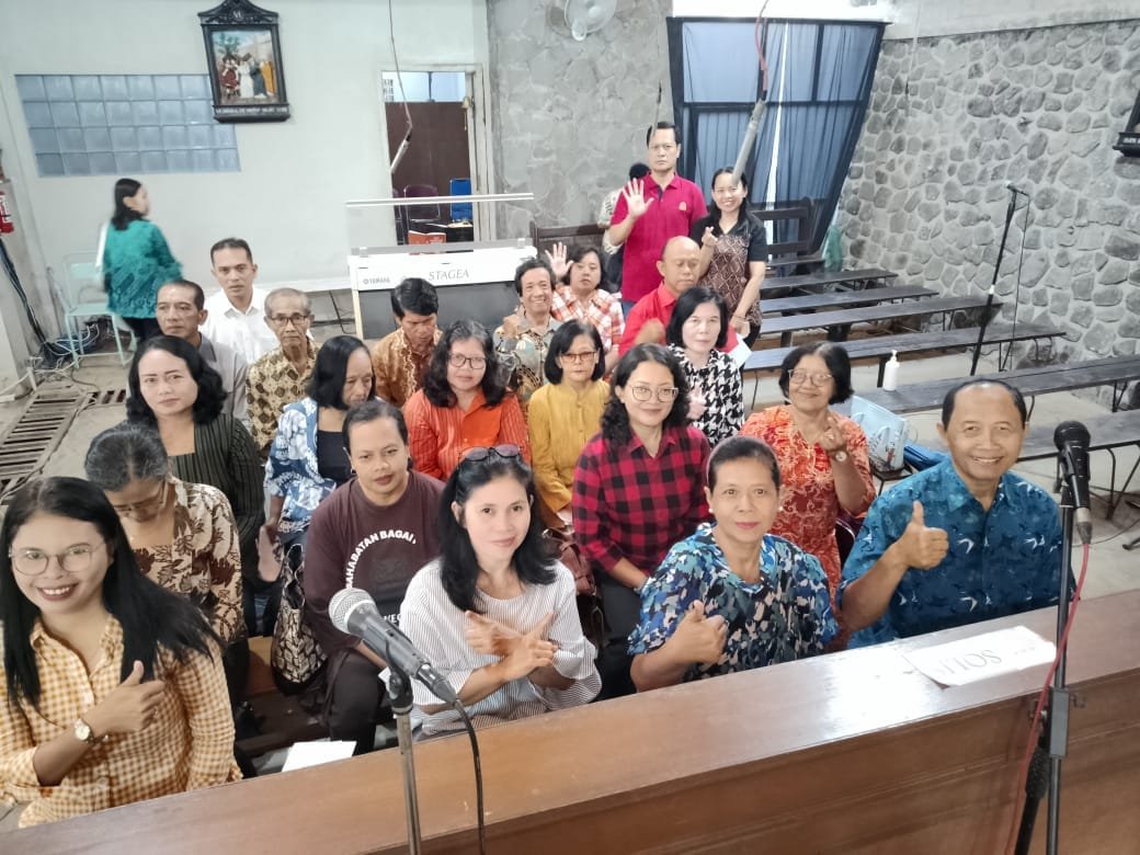 041 St. Bartolomeus Brintikan: Kolaborasi Koor Dua Lingkungan dalam Pelayanan Liturgi