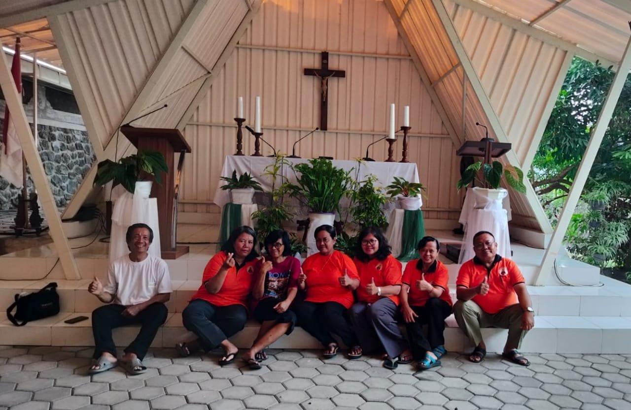 041 St. Bartolomeus Brintikan: Tugas Kebersihan dan Tata Altar di GMMK