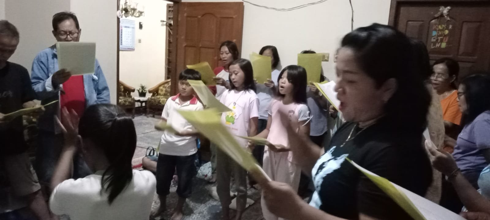 0311 Lingkungan Gregorius Agung Kaliajir: Latihan Koor untuk Persiapan Misa Lingkungan