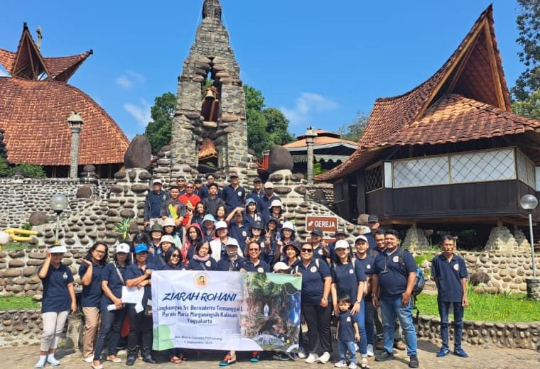 410 St. Bernadetta Temanggal I: Ziarah Puhsarang-Kediri