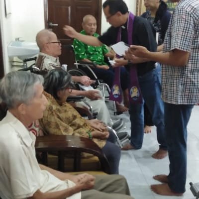 401 St. Benediktus Perum Pertamina: Menyentuh Hati Lansia: Sakramen Pengurapan Orang Sakit di Lingkungan St. Benedictus dan St. Scholastika Kalteng