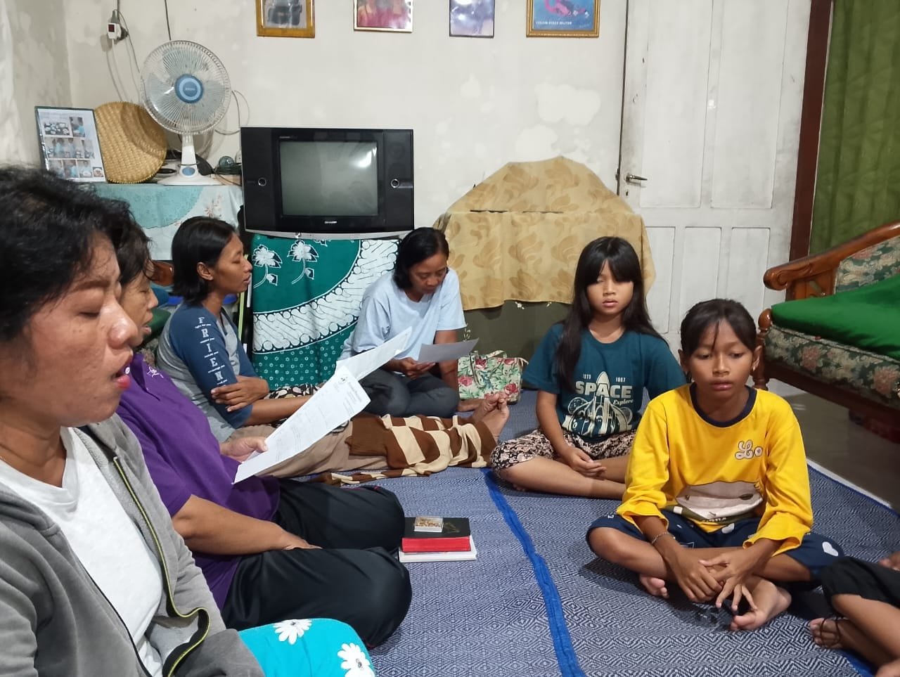 0311 Lingkungan Gregorius Agung Kaliajir: Enam Belas Umat Hadir dalam Rosario Hari Ke-24