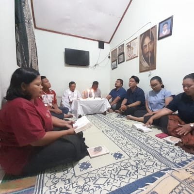 410 St. Bernadetta Temanggal: Hendaknya Kita Saling Mengasihi