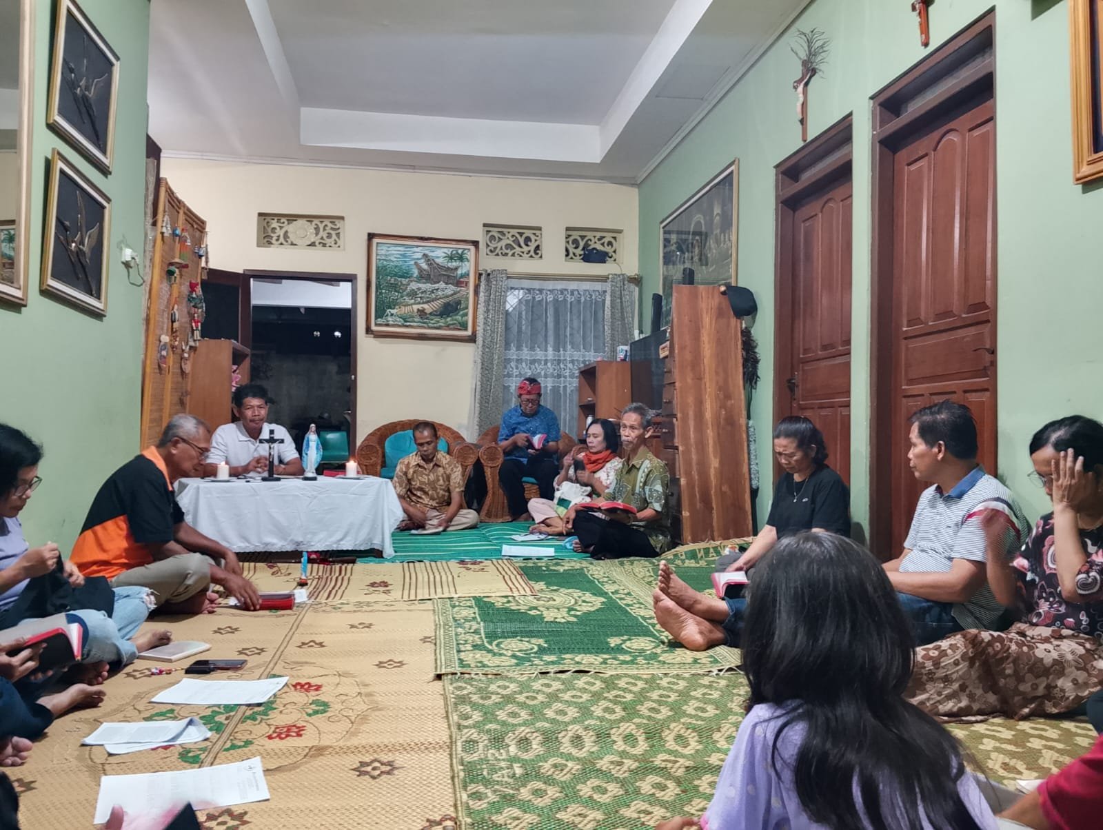0311 Lingkungan Gregorius Agung Kaliajir: Duapuluh Dua Umat Hadir dalam Doa Rosario