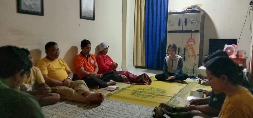 041 St. Bartolomeus Brintikan: Semangat Tak Surut di Pekan Keempat Doa Rosario Lingkungan