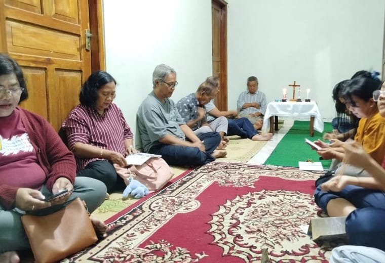 044 St. Petrus Damianus Taman Selatan: Doa Rosario Lingkungan di Bulan Oktober