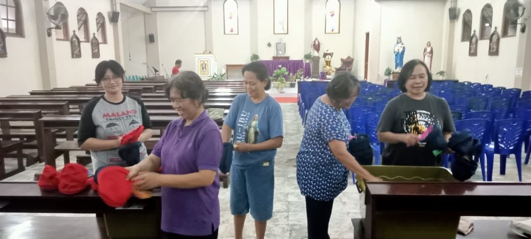 0311 Lingkungan Gregorius Agung Kaliajir: Menciptakan Gereja yang Bersih dan Rapi dengan Kerja Bakti