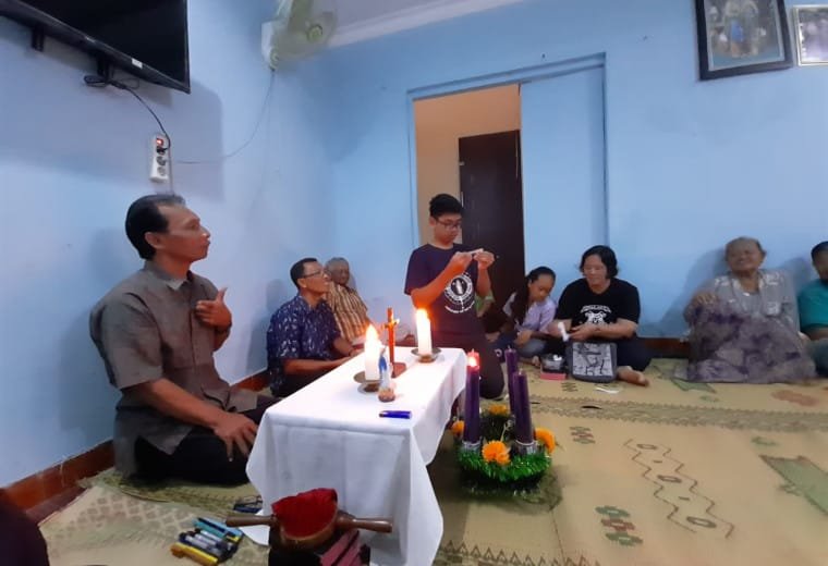 009 Brayat Nazareth Kadirojo I: Pertemuan Adven Lingkungan : Menantikan Kristus dalam Kebahagiaan Iman