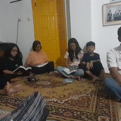 410 St. Bernadetta Temanggal I: Bangkit dan Angkatlah Mukamu
