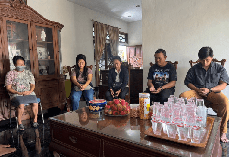 Mengunjungi Umat yang Sedang Sakit