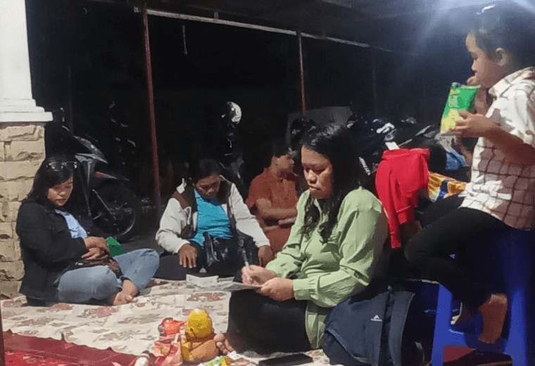 310 St. Antonius Padua Berbah: Doa “Kamisan” Lingkungan : Menjadi Pelita Dimulai dari Diri Sendiri untuk Menjadi Terang bagi Sesama