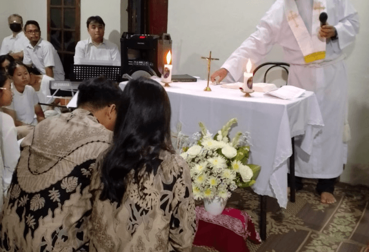 310 St. Antonius Padua Berbah: Ibadat Sabda Menjelang Penerimaan Sakramen Perkawinan Dinda dengan Reza
