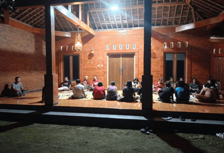 045 St. Yohanes Pembaptis Karangnongko: Latihan Koor untuk Tugas Misa di Gereja
