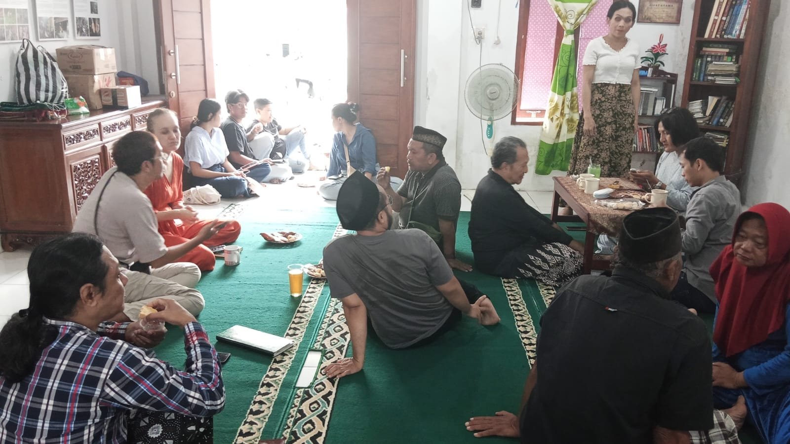 Mengantar Kado Bayi Yesus, Menyapa Kasih di PPYK Kalikuning & Ponpes Waria Al-Fatah