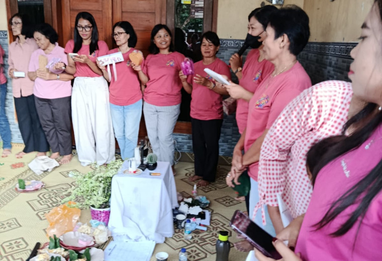 044 St. Petrus Damianus Taman Selatan: Keterlibatan Ibu Ibu Paguyuban dalam Pertemuan Ibu Wilayah.