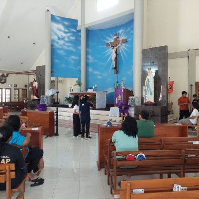 412 Lingkungan St. Paulus Temanggal II: Prodiakon Berlatih untuk Persiapan Tugas Jumat Agung