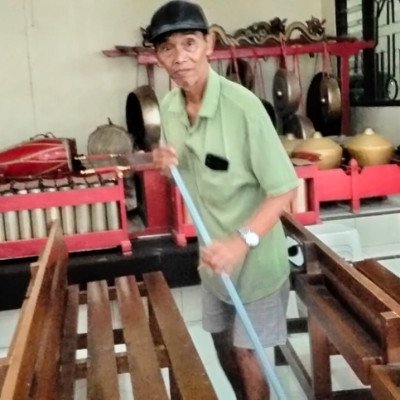 412 Lingkungan St. Paulus Temanggal II: Kerja Bakti di Gereja Santo Ignatius Temanggal