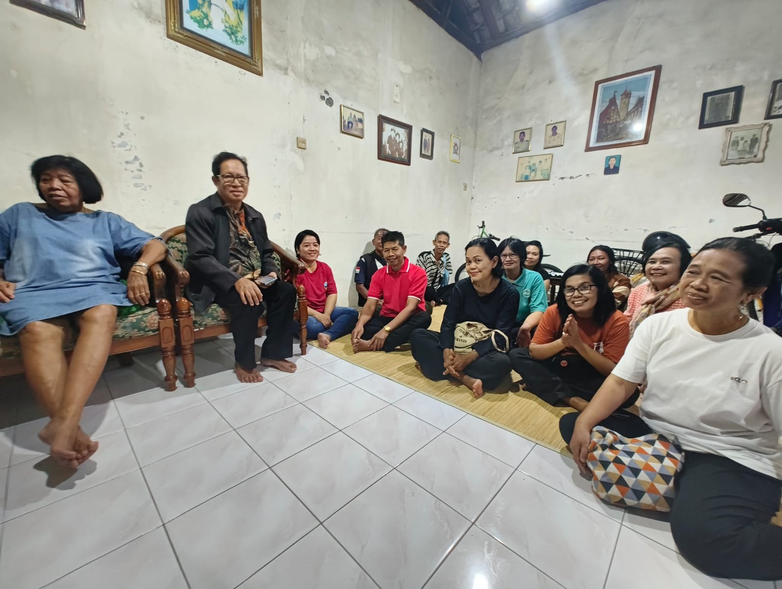 0311 Lingkungan Gregorius Agung Kaliajir: Anjangsana ke rumah Christiana Wiwik Kinasih yang sedang Sakit