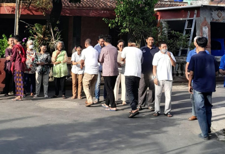 303 St. Lukas Karang: Tradisi Umat Lingkungan Mengucapkan Selamat Hari Raya Idul Fitri di Pintu Masuk ke Dusun Karang