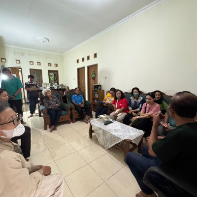 044 St. Petrus Damianus Taman Selatan: Anjangsana Saudara yang Sakit