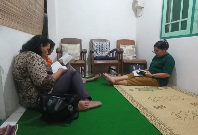 310 St. Antonius Padua Berbah: Doa “Kamisan” Lingkungan : Roti Hidup – Percaya, Ikhlas, Tulus
