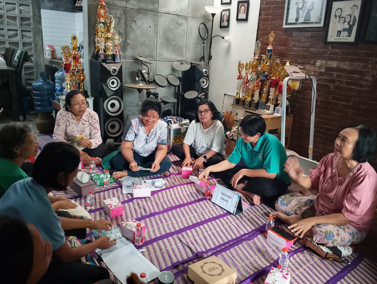 0311 Lingkungan Gregorius Agung Kaliajir: Pertemuan Ibu-ibu Lingkungan di Bulan April