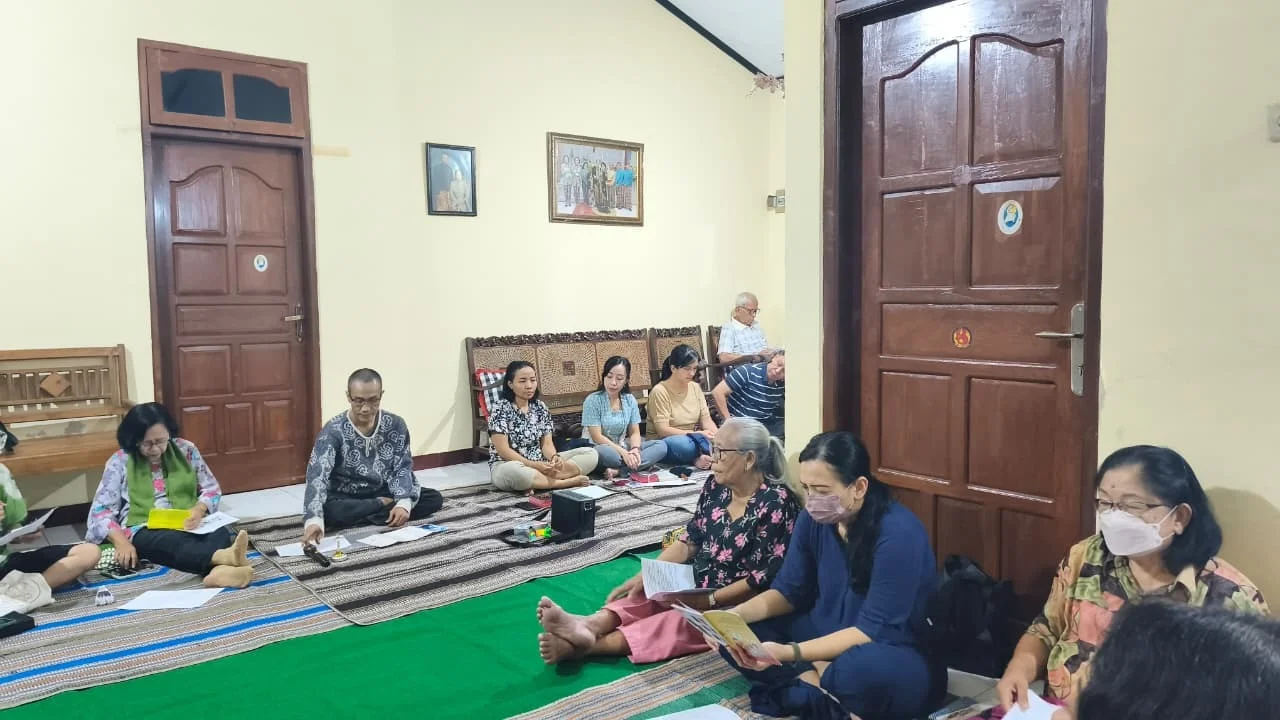 401 St. Benediktus Perum Pertamina: Ekaristi, Perjalanan dari Altar ke Kehidupan: Pembukaan Novena Roh Kudus, BKL, dan Doa Rosario