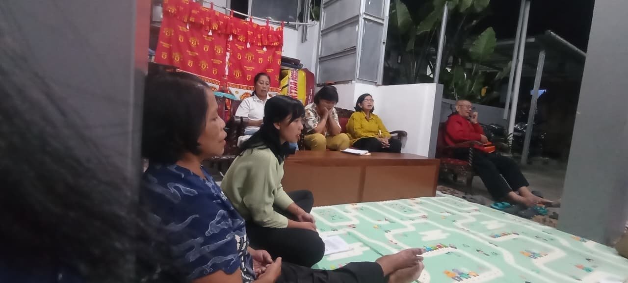 310 Lingkungan St.Antonius Padua Berbah: Ibadat dan Doa Rosario Lingkungan