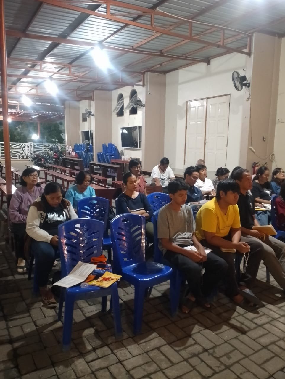 310 Lingkungan St.Antonius Padua Berbah: Ibadat dan Rosario Hari ke-28