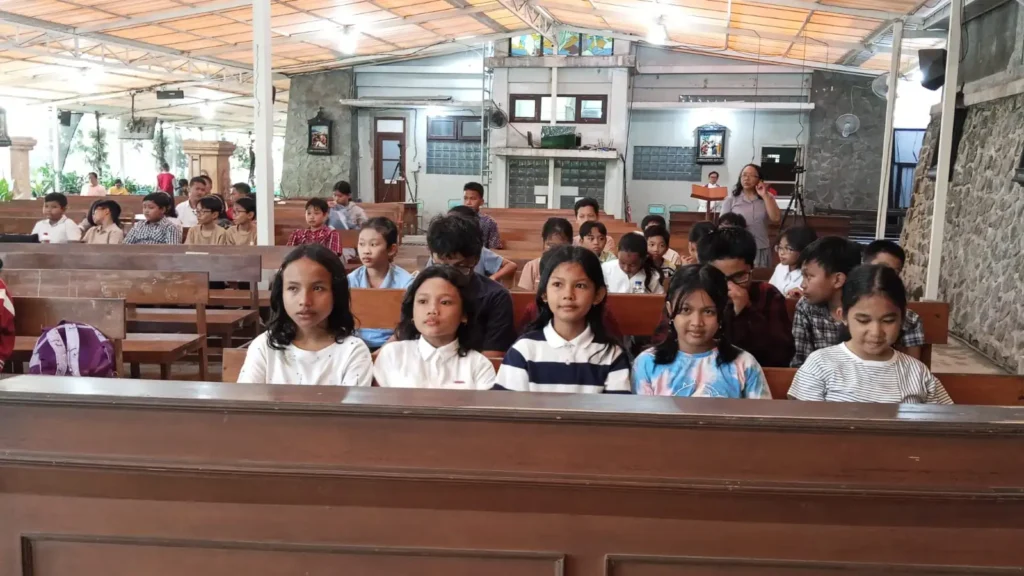 Persiapan komuni pertama di gereja Kalasan 